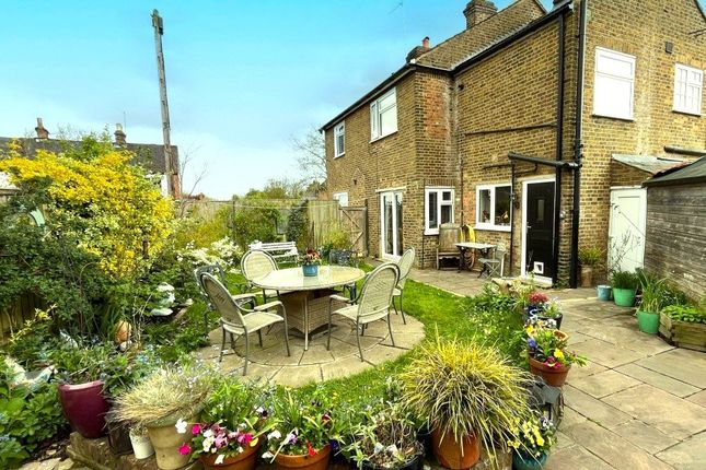 Station Road, Loudwater, High... 2 bed semi