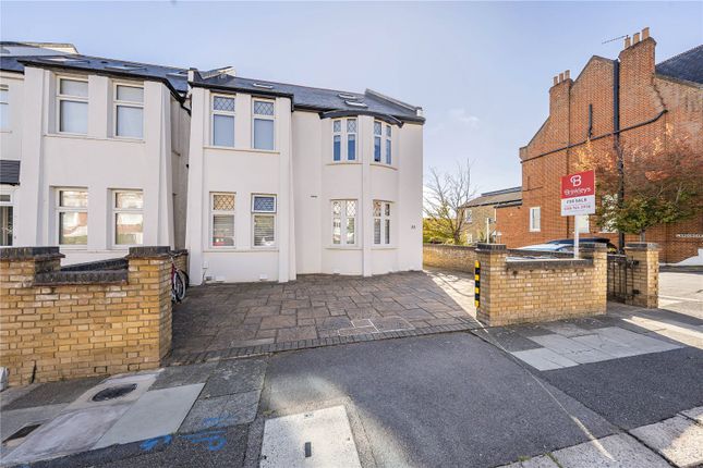 Kenilworth Avenue, London, SW19 2 bed apartment for sale