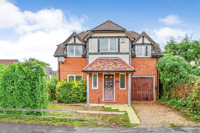 College Road, Guildford GU12 3 bed detached house for sale