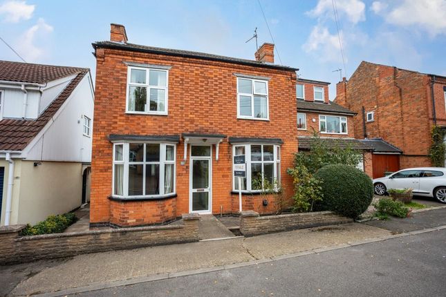 2 bedroom detached house for sale