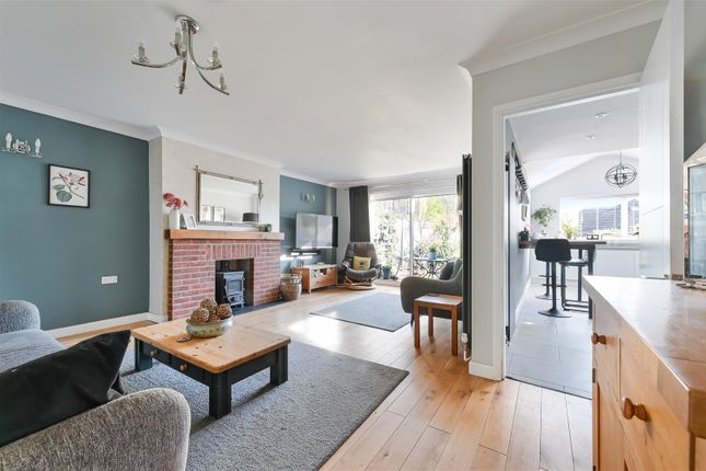 Ellingham Road, Chessington 4 bed chalet for sale