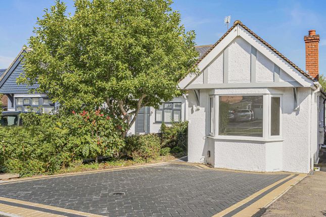 Wroxham Gardens, Potters Bar, EN6 3 bed semi