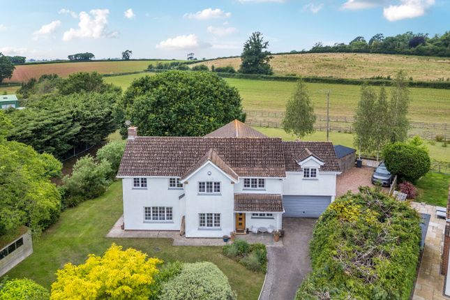 5 bed detached house