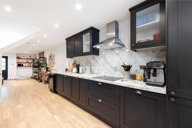 Wheler Street, London, E1 2 bed ground floor flat for sale
