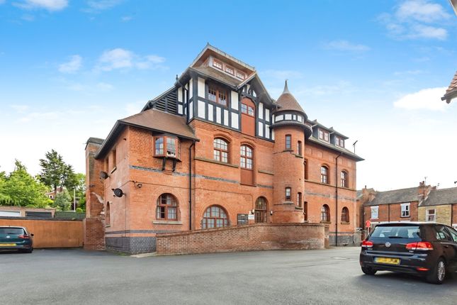2 bedroom ground floor flat for sale