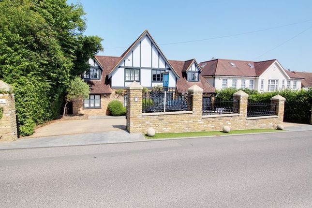 Hanyards Lane, Cuffley EN6 5 bed detached house for sale