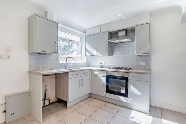 Riviera Mount, Doncaster, DN5 2 bed terraced house for sale