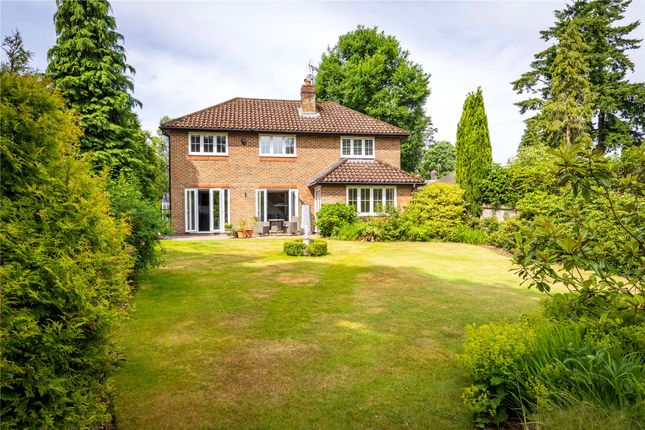Willian Place, Surrey GU26 5 bed detached house for sale