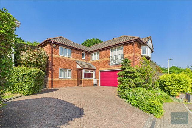5 bed detached house