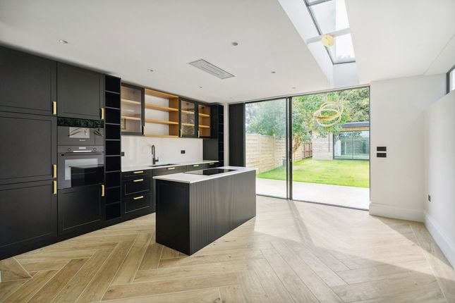 4 bedroom end of terrace house for sale