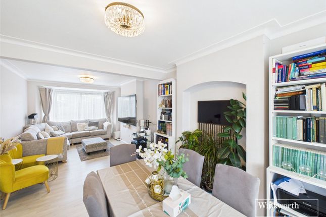 St. Andrews Drive, Middlesex HA7 3 bed semi