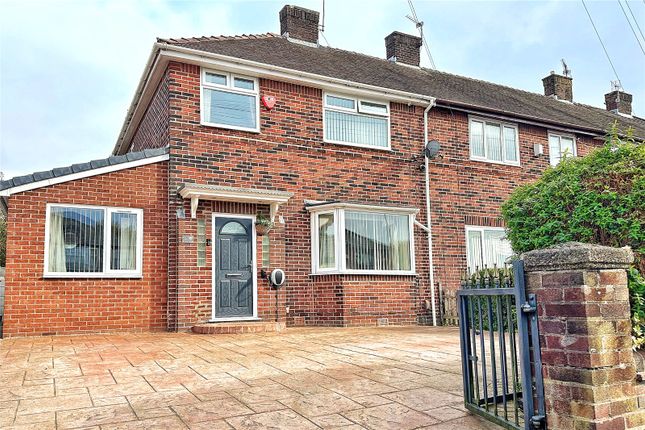 Long Lane, Chadderton, Oldham... 3 bed end of terrace house for sale