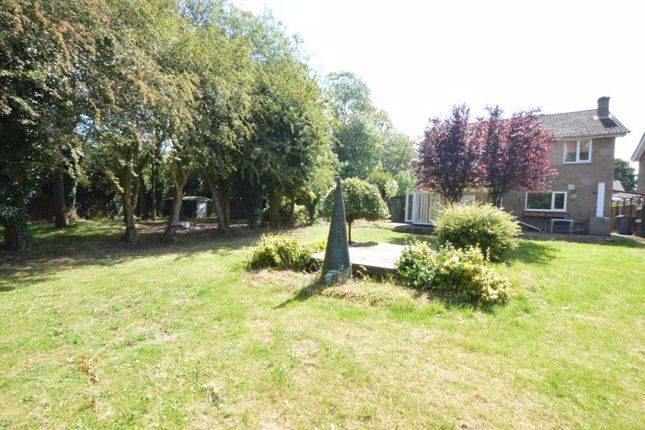 4 bed detached house