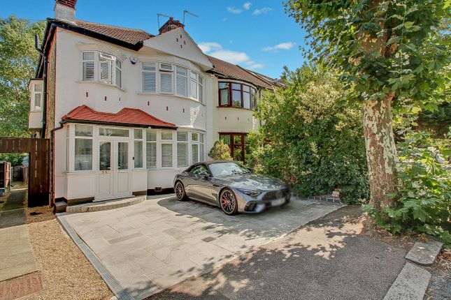 Woodberry Grove, London, N12 4 bed house for sale