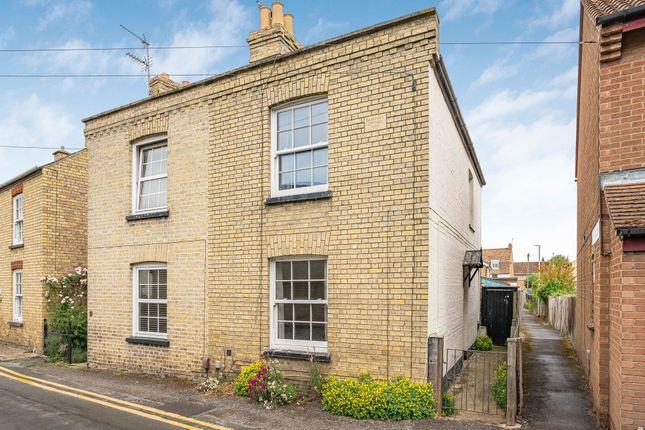 2 bedroom semi-detached house for sale