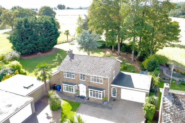Hall Close, Harpole, Northampton 4 bed detached house for sale