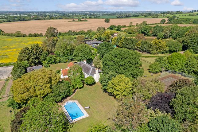 Old Church Road, East Hanningfield, CM3 5 bed detached house for sale