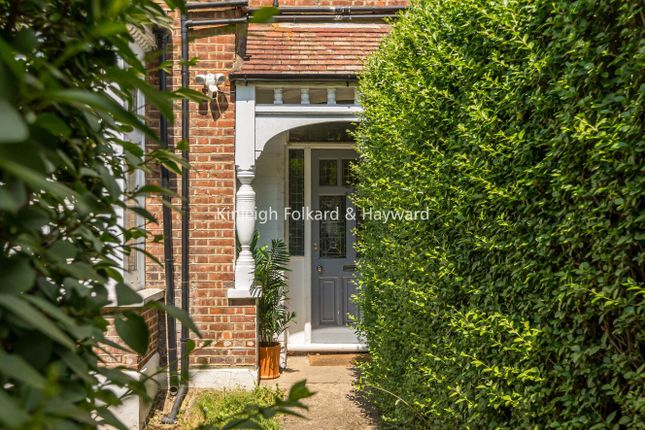 Onslow Gardens, London, N10 2 bed flat for sale