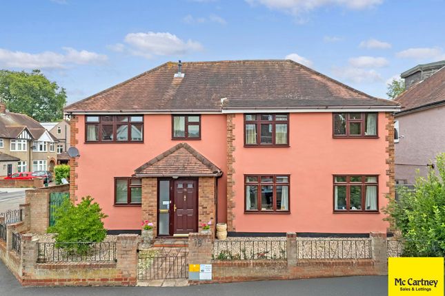 Oaklands Crescent, Chelmsford, CM2 6 bed detached house for sale