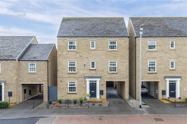 Mill Way, Otley, West Yorkshire, LS21 4 bed detached house for sale