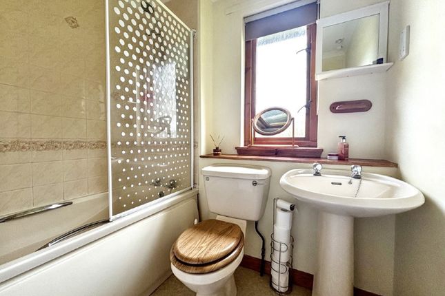 3 bed semi-detached house
