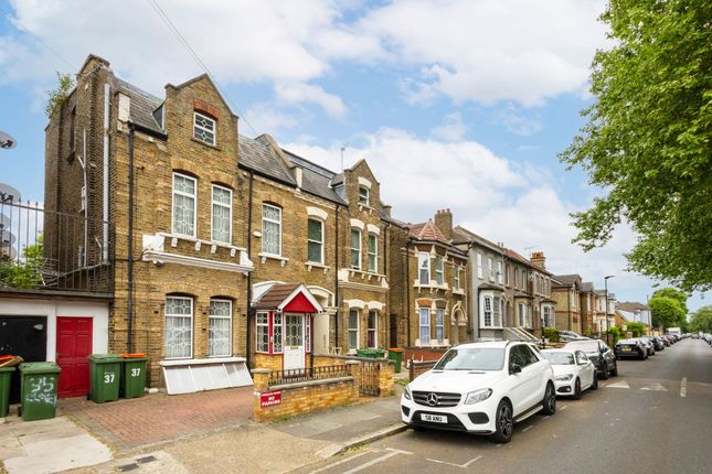 6 bedroom semi-detached house for sale