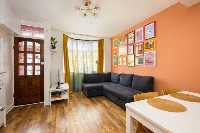 Tennyson Road, London, E15 2 bed terraced house for sale
