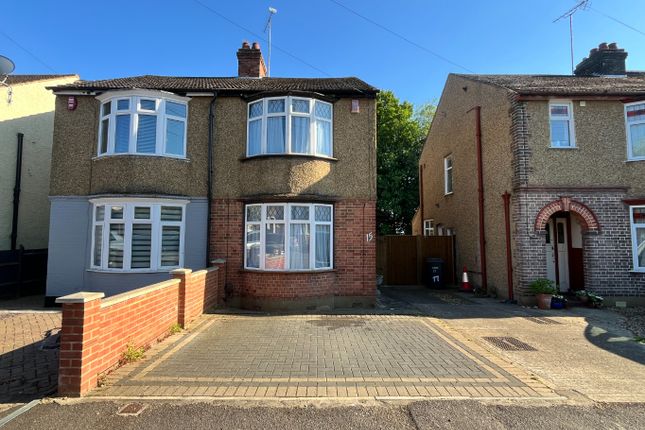 Sunridge Avenue, Luton, Bedfordshire... 2 bed semi