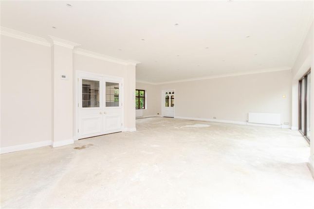 5 bed detached house