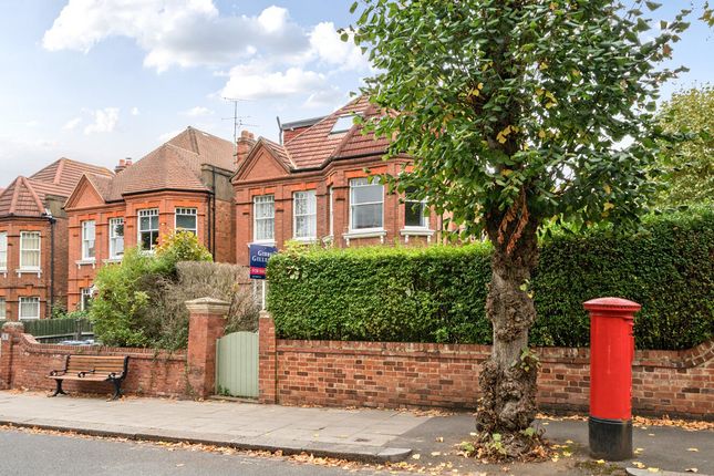 Queens Walk, London, W5 1 bed apartment for sale