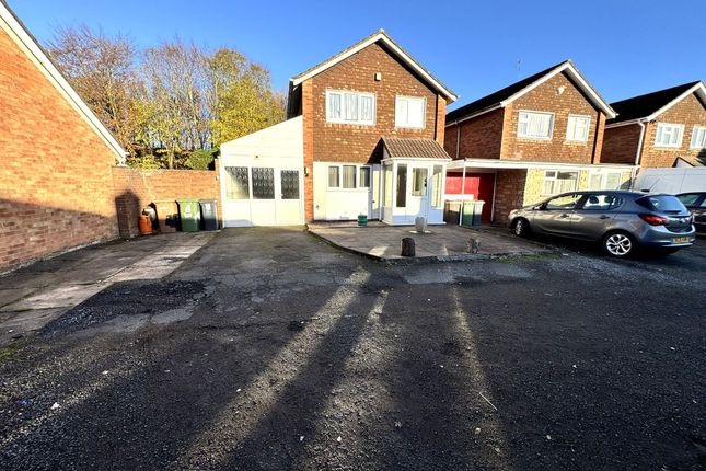 Lynwood Close, Willenhall 3 bed link detached house for sale