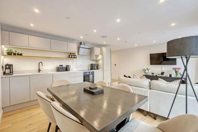 Pembury Apartment, Fairfield Road, CM14 2 bed flat for sale