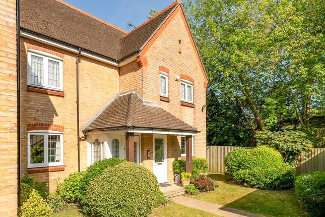 Bushey, Hertfordshire WD23 2 bed maisonette for sale