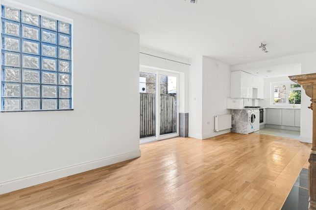 Shenley Road, London, SE5 3 bed flat for sale