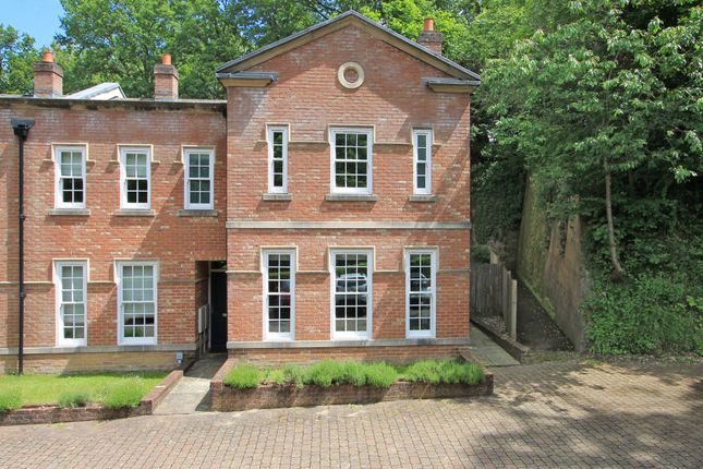 Station Hill, Wadhurst, TN5 3 bed end of terrace house for sale
