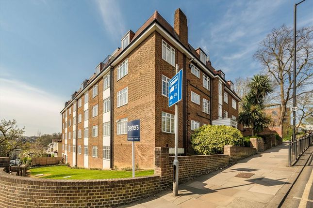 Risborough Close, London N10 2 bed flat for sale