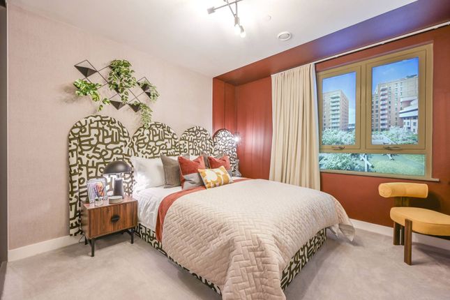 Dagenham Green, Dagenham RM9 1 bed flat for sale