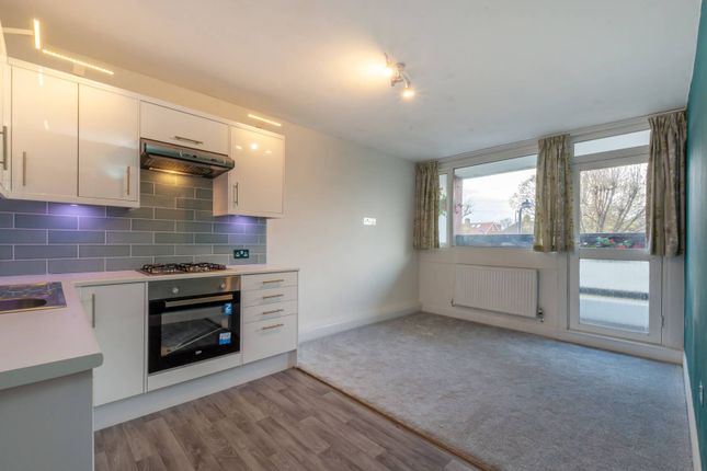 Phipps Bridge Road, Mitcham, CR4 2 bed flat for sale