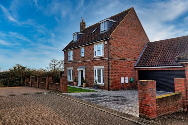 Vicarage Court, Southminster CM0 5 bed detached house for sale