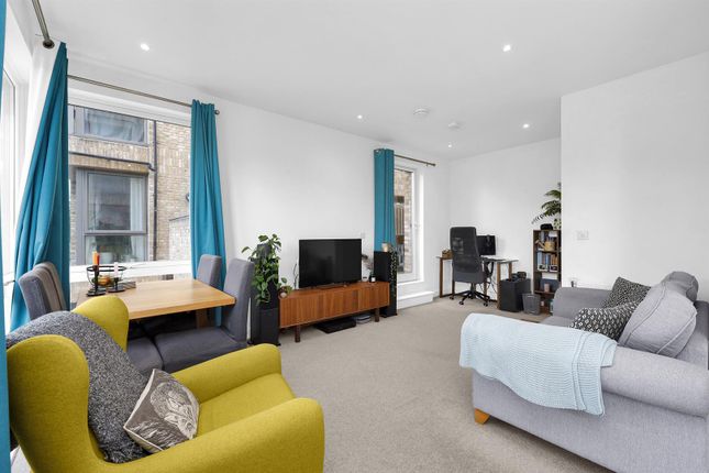 89, Hilltop Avenue, London NW10 1 bed flat for sale