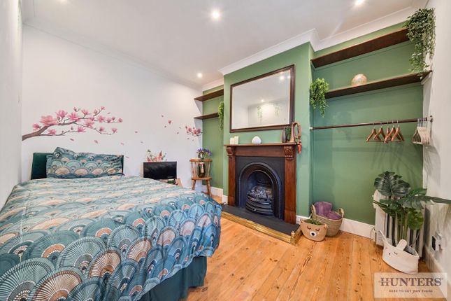 Benares Road, London 1 bed flat for sale