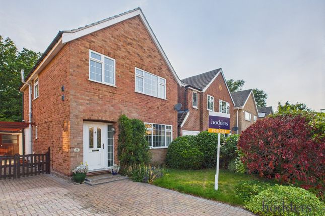 Cobs Way, New Haw, Surrey, KT15 3 bed detached house for sale