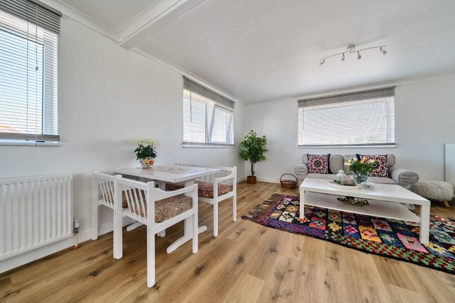 Sandy Beach Estate, Hampshire PO11 4 bed detached house for sale
