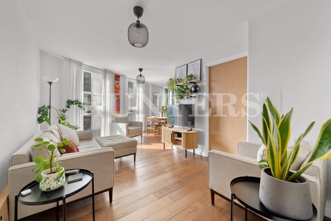 Coppermill Heights, London, N17 2 bed flat for sale