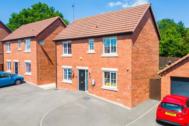 Parkwood Close, Alfreton, Derbyshire... 3 bed detached house for sale