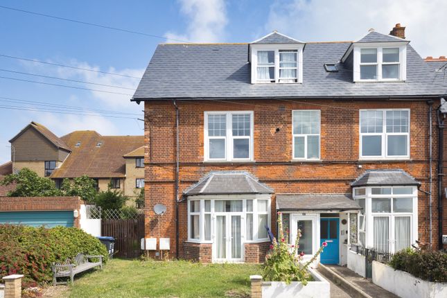 Seapoint Road, Broadstairs, Kent, CT10 3 bed flat for sale
