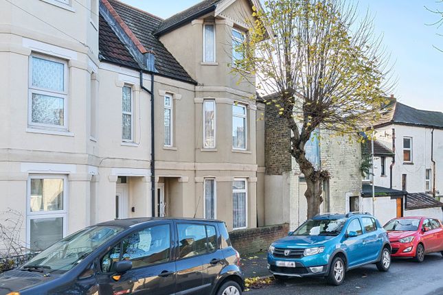 Linden Crescent, Folkestone, CT19 4 bed terraced house for sale