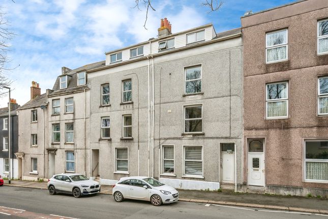 2 bedroom ground floor flat for sale