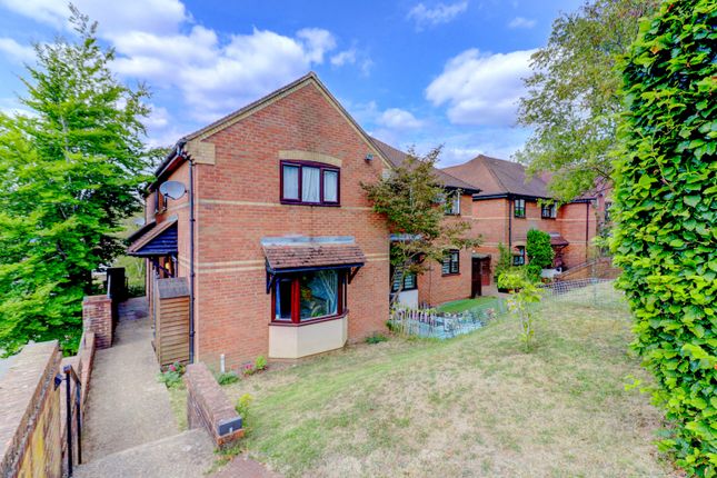 Lawsone Rise, Buckinghamshire HP13 2 bed end of terrace house for sale
