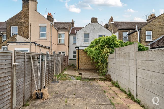Ufton Lane, Sittingbourne, Kent, ME10 3 bed terraced house for sale